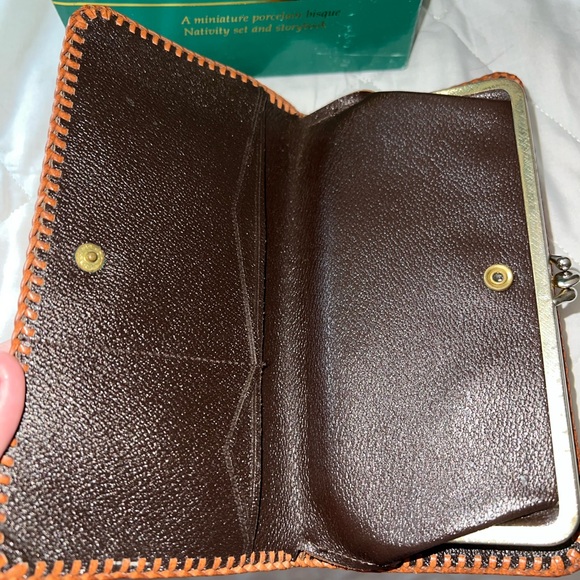 Vintage Leather Hand Tooled Wallet - Picture 4 of 6